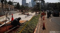 Sejumlah pekerja dikerahkan untuk menyelesaikan ruang ekspresi tersebut.