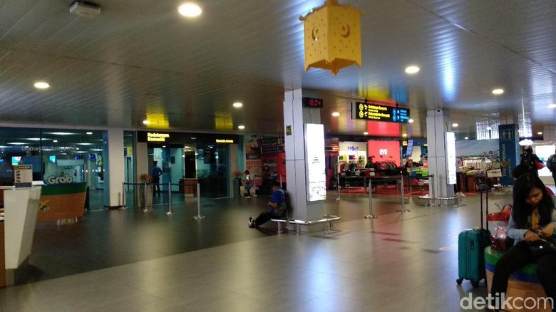 Ada Insiden, Penumpang Bandara Bandung Belum Dapat Kepastian Jadwal Ada Insiden, Penumpang Bandara Bandung Belum Dapat Kepastian Jadwal