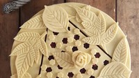 Ukuran daun pada adonan pie ini terlihat sangat cantik. Siapa yang setuju? Foto: Instagram@karinpfeiffboschek