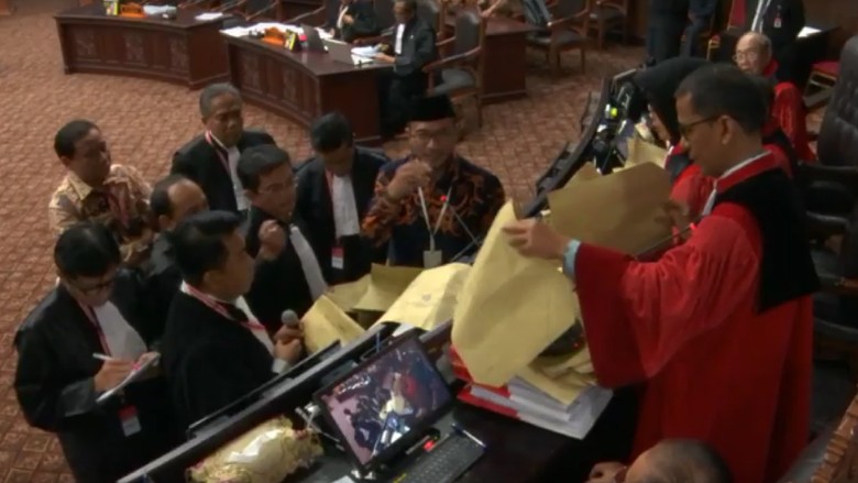 Tim Prabowo Heran soal Amplop Misterius, KPU: Tanya Saksi Anda Bos Tim Prabowo Heran soal Amplop Misterius, KPU: Tanya Saksi Anda Bos