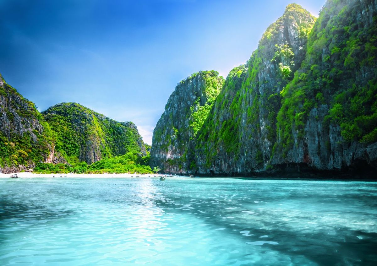 Maya Bay Kembali Cantik, tapi Wisatawan Dilarang Berenang