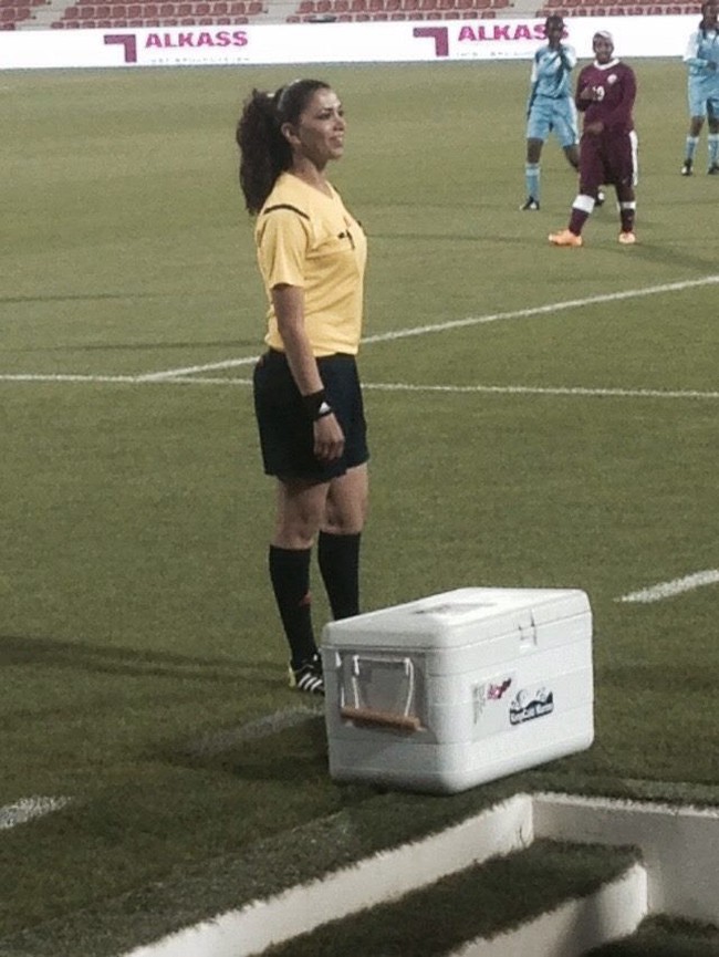 Pada Mei 2017, Ganoiati memulai debutnya menjadi wasit wanita dalam pertandingan sepakbola pria. Kala itu dia menjadi wasit wanita di pertandingan klub Stade Tunisien melawan Union Monastir. Foto: dok. Facebook