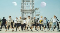 Stray Kids kembali dan mengeluarkan lagu serta video klip bertajuk Side Effect.  Foto: Dok. YouTube/jypentertainment