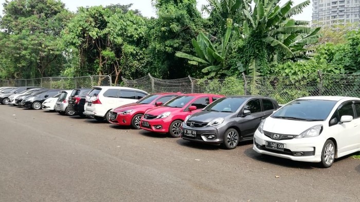 Parkiran mahal di kampus Pelita Harapan