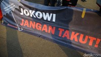 Para aktivis meminta Jokowi jangan takut untuk menuntaskan kasus pelanggaran HAM.