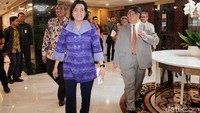 Sri Mulyani tiba di ruang rapat pimpinan DPR Gedung Nusantara III, Kompleks Parlemen, Senayan, Jakarta.