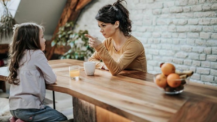 Over protective juga punya sisi negatif bagi tumbuh kembang anak (Foto: iStock) Over protective juga punya sisi negatif bagi tumbuh kembang anak (Foto: iStock)