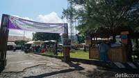 Di sini kamu tidak bisa berbelanja dengan uang tunai, melainkan harus membayar dengan uang koin khusus. Traveler harus menukarkan uang di meja pintu masuk. (Syanti/detikcom)