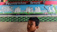 Mural tersebut dibuat dalam rangka menyambut HUT Jakarta ke-492.
