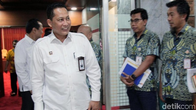 Buwas Bongkar Oknum yang Bikin Jelek Beras Bulog