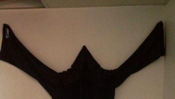 Ibuku mencuci pakaian dan menggantungnya di kamarku. Itu membuatku bagaikan mengalami serangan jantung. (Foto: Boredpanda)