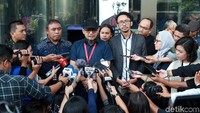 Pemeriksaan yang digelar hari ini bertepatan dengan 800 hari setelah insiden penyiraman air keras terhadap Novel. Pemeriksaan itu melanjutkan pemeriksaan Novel saat masih menjalani perawatan di Singapura.