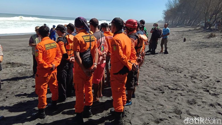 Pencarian Eks Pemain Persis Solo yang Hilang di Pantai Bantul Disetop Pencarian Eks Pemain Persis Solo yang Hilang di Pantai Bantul Disetop