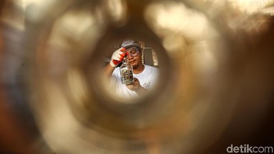 Kreatif! Botol Bekas Disulap Jadi Tempat Lampu dan Lilin
