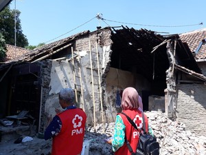 Pasutri Lansia di Tegal Tertimpa Atap Rumah Ambrol