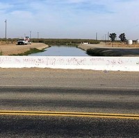 Menulis pesan di tembok mungkin bisa jadi romantis. Tapi pastikan tembok yang kamu pakai harus kosong, jangan terlalu banyak coretan yang malah jadi susah dibaca. Foto: ist