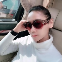 Kacamata Inul berikut ini dari label Louis Vuitton dengan nama Paris Texas Sunglasses dan dibanderol US$ 685 atau Rp 9,7 juta di situsnya. Foto: Instagram