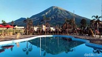 Destinasi wisata ini diapit dua gunung, yakni Gunung Sindoro dan Sumbing. Jadi selain bermain juga bisa menikmati pemandangan alam. Keren! (Uje Hartono/detikcom)