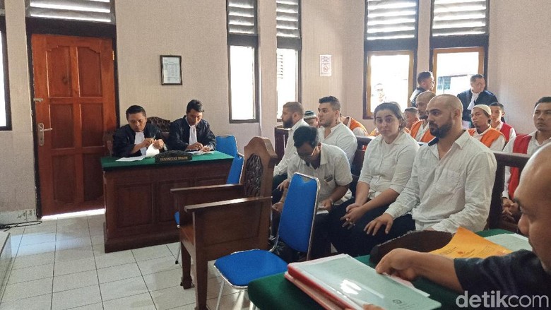 4 WN Rumania Didakwa Bobol Rekening Turis di Bali 4 WN Rumania Didakwa Bobol Rekening Turis di Bali