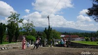 Dari sini juga kamu bisa melihat Gunung Marapi dengan jelas lho. (Syanti/detikcom)