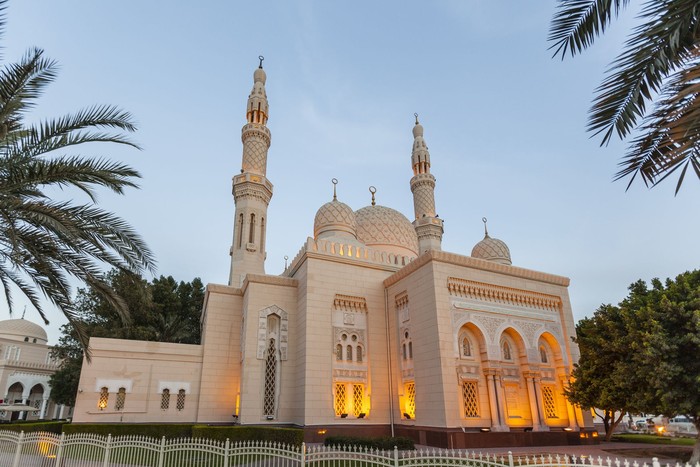Aneka masjid dengan arsitektur indah di Dubai. Masjid Al Jumeirah, Masjid Al Farooq Omar Bin Al Khattab, Masjid Imam Hussein, Grand Mosque Dubai, Masjid Al Salam, Masjid Al Farooq