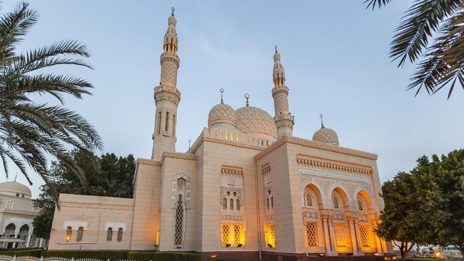Menikmati Keanggunan Masjid di Dubai