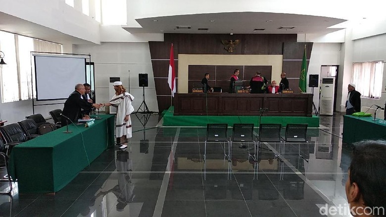 Bacakan Pleidoi, Habib Bahar: Saya Tidak Niat Menganiaya Korban Bacakan Pleidoi, Habib Bahar: Saya Tidak Niat Menganiaya Korban