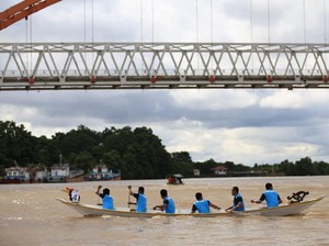 Lomba Balap Jukung Curi Perhatian di Festival Isen Mulang 2019