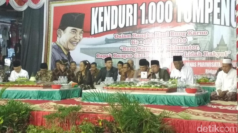 Kenduri 1000 Tumpeng Di Haul Bung Karno Sukmawati Baca Puisi