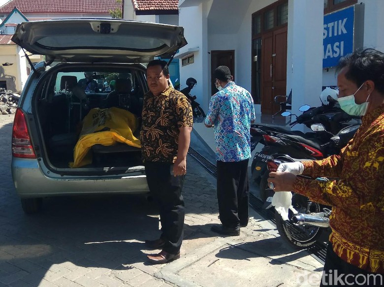 Ada Luka Menganga Bekas Terbakar di Perut Mayat yang Ditemukan di Sawah Ada Luka Menganga Bekas Terbakar di Perut Mayat yang Ditemukan di Sawah