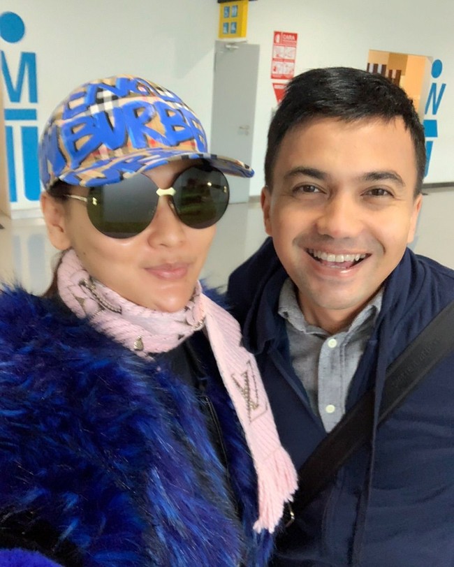 Kacamata Inul lainnya tampil unik dengan bentuk frame bundar. Kali ini juga datang dari Gucci seharga Rp 7 jutaan. Foto: Instagram