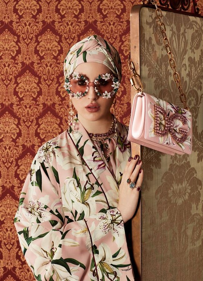 Dolce & Gabbana melansir abaya untuk koleksi Autumn/Winter 2019. Deretan abaya keluaran label besutan Domenico Dolce dan Stefano Gabbana ini pertama kali diketahui dari laman Harpers Bazaar Arabia. Foto: Dok. Harpers Bazzar Arabia