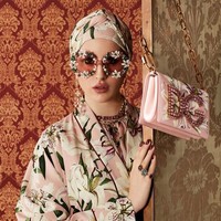 Dolce & Gabbana melansir abaya untuk koleksi Autumn/Winter 2019. Deretan abaya keluaran label besutan Domenico Dolce dan Stefano Gabbana ini pertama kali diketahui dari laman Harpers Bazaar Arabia. Foto: Dok. Harpers Bazzar Arabia