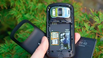 Pada waktu itu, dikatakan bahwa butuh waktu 5 tahun bagi Nokia untuk pembuatan ponsel super ini dengan melibatkan hampir 400 orang. Foto: All About Symbian