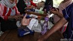 Semringah, Warga Berburu Sembako Murah di Pademangan