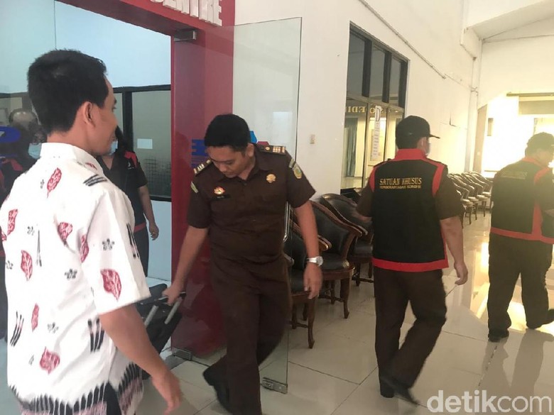Kejari Jember Geledah Kantor Disperindag, Cari Bukti Proyek Rehab Pasar Kejari Jember Geledah Kantor Disperindag, Cari Bukti Proyek Rehab Pasar
