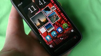 Nokia 808 PureView memiliki bentang layar 4 inch dengan resolusi 360x640 pixel. Foto: All About Symbian
