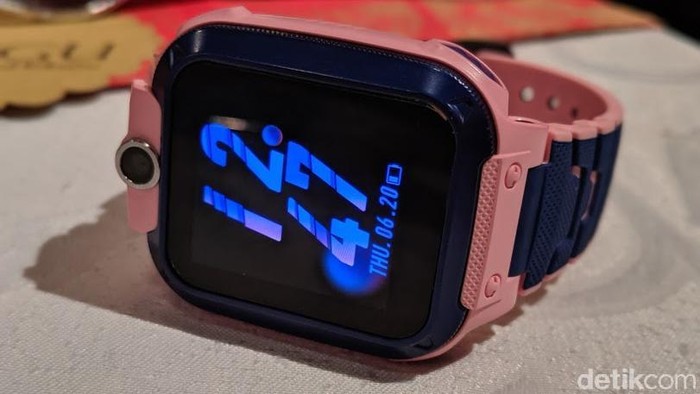 Imoo Z5, salah satu smartwatch anak yang sedang ramai dibicarakan. (Foto: Adi Fida Rahman/detikINET) Imoo Z5, salah satu smartwatch anak yang sedang ramai dibicarakan. (Foto: Adi Fida Rahman/detikINET)