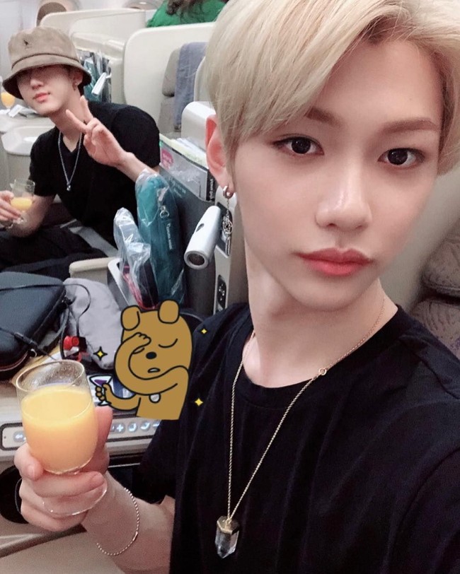 Selain wajah tampan dan freckles menggemaskan, banyak penggemar menganggap Felix Stray Kids punya senyum yang menawan dan bikin meleleh? Foto: Instagram @realstraykids