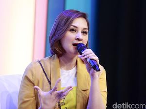 Mona Ratuliu Jadikan Dirinya Sebagai Tempat Curhat Sang Anak