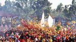 Yuk, Lihat Lagi Kemeriahan Ritual Bakar Tongkang di Riau