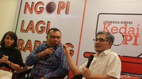 Budiman Sudjatmiko memberikan pemaparan dalam diskusi Siapa Bisa Baca Jokowi.