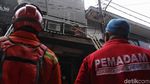 Kios Kembang Api yang Terbakar di Pasar Asemka Berhasil Dipadamkan