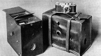 Kamera Facile adalah kamera jenis compact versi yang lebih ringkas dan modern yang sempat digunakan oleh fotografer Paul Martin di masa mudanya. Martin/Hulton Archive/Getty Images.