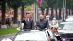 Momen Keakraban Kim Jong Un Sambut Kedatangan Xi Jinping di Korut