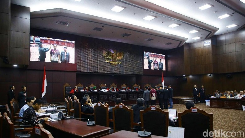 BW Ungkap Saksi Ketakutan, 01 Minta Pembuktian BW Ungkap Saksi Ketakutan, 01 Minta Pembuktian