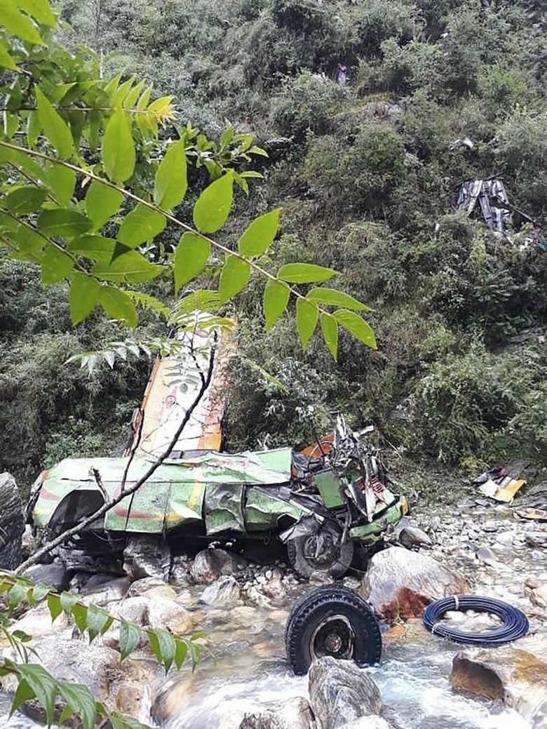 Bus Terjun ke Jurang Sedalam 150 Meter di India, 44 Orang Tewas Bus Terjun ke Jurang Sedalam 150 Meter di India, 44 Orang Tewas
