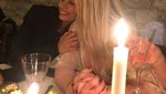 Kulineran Ala Hana Cross, Model Cantik Pacar Brooklyn Beckham