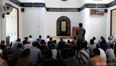 Mualaf Usai Salat Jumat, Deddy Corbuzier Belum Tampak
