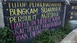 Deretan Foto Tragedi Mei 1998 Hiasi Dinding Jalan di Depok